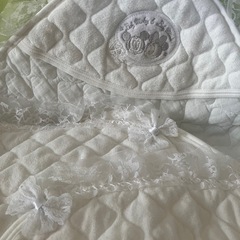 (美品)Disney baby おくるみ ホワイト キルティングの画像