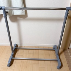洋服掛けの画像