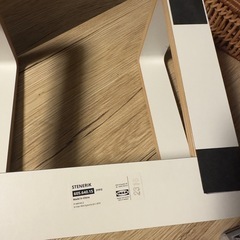 IKEAのパソコンスタンドの画像