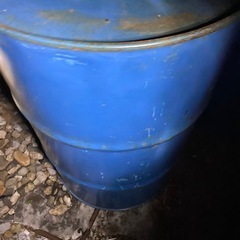 空ドラム缶の画像