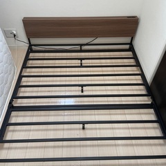 ダブルベット　フレーム+マットレス　一年使用の画像