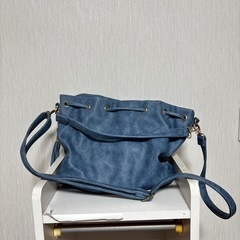 巾着ショルダーバッグ くすみブルー ゴールド金具 2way 斜め掛の画像