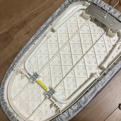 折りたたみ式アイロン台 グレーの画像