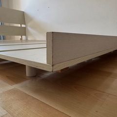 セミダブルベッドフレームホワイト色
の画像