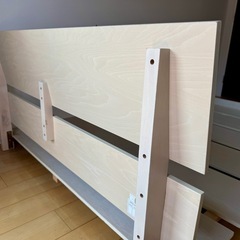 セミダブルベッドフレームホワイト色
の画像