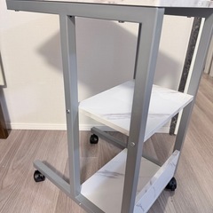 サイドテーブルの画像