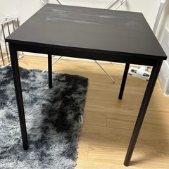 IKEA 黒テーブルの画像