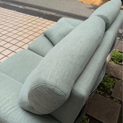 ニトリ　ハイバックソファ 2人掛け グリーン系 クッション　布貼りの画像