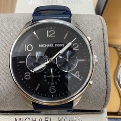 男性用の腕時計の画像