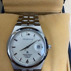 男性用の腕時計の画像