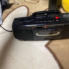 電源とラジオは動作確認済みラジカセの画像