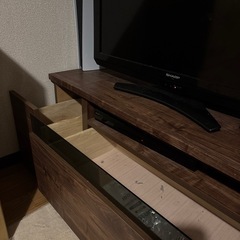 テレビボードとテレビのセットの画像