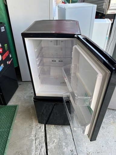 NO B928?福岡市内配送設置無料✨?三菱 2ドア冷蔵庫（146L） MR-P15Z-B サファイアブラック
