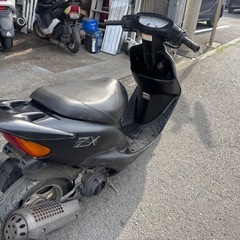 外装あまり綺麗ではないですが調子良好！ライブディオの画像