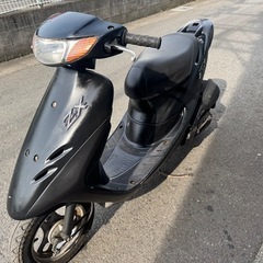 外装あまり綺麗ではないですが調子良好！ライブディオの画像