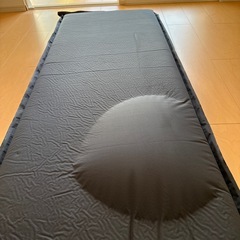 黒い長方形マット 収納袋付きの画像