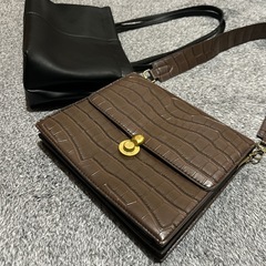 使用感ありのショルダーバッグの画像