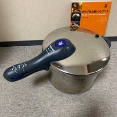 WMF6.5L圧力鍋、蒸し器、料理本つき。の画像