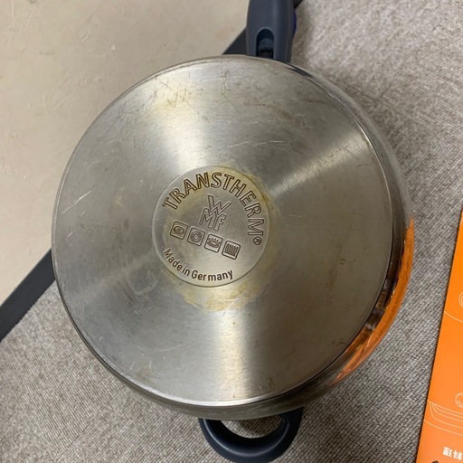 WMF6.5L圧力鍋、蒸し器、料理本つき。