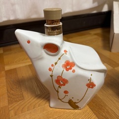 ウイスキーボトル　空ビン　十二支　鼠置物の画像