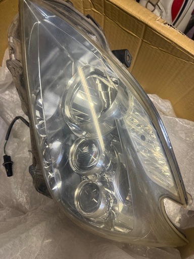 30プリウス 前期ledヘッドライト　今週金曜まで
