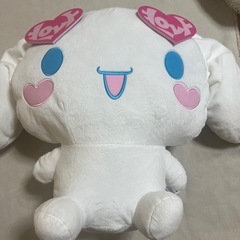 シナモロールポシェットとビッグぬいぐるみ2点の画像