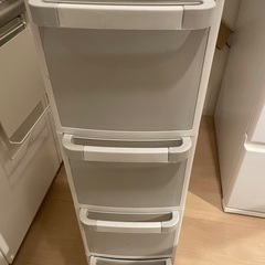 収納ケース　キャスターつきの画像