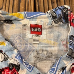 100cm 男の子(ボーイズ)トミカ柄甚平上のみの画像