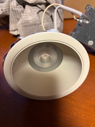 新築取り外し美品
コイズミ照明（KOIZUMI）製のLEDダウンライト 型番: AD1065W27-A / GD50919-A  3個