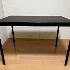 ダイニングテーブルの画像