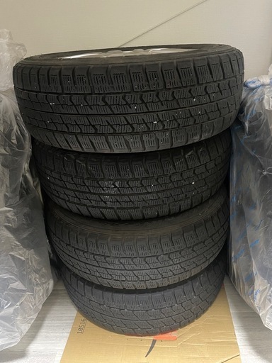 195/65R15のスタッドレスタイヤとホイールのセット
