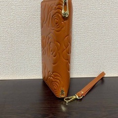 花柄　エンボス加工　長財布　キャメルの画像