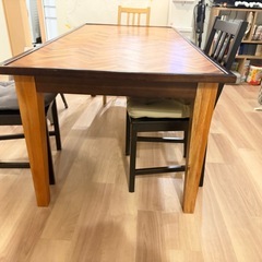 6人掛けダイニングテーブル　1800  無垢材　アカシアの画像