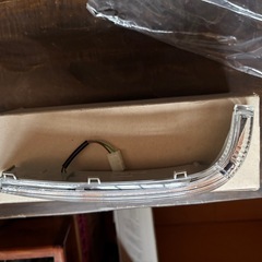 フォルクスワーゲン・トゥアレグ（2002-2007年モデル）右側ドアミラー用ターンシグナルランプ（ウィンカー）の画像