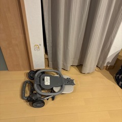 折りたたみ式ベビーカーの画像