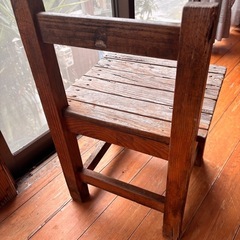 レトロ木製椅子の画像