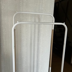 ハンガーラックの画像
