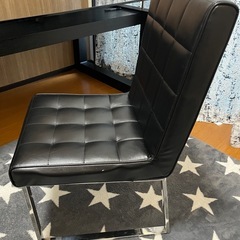 ダイニングテーブルの画像