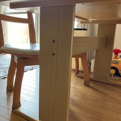 ダイニングテーブル、イス4脚セットの画像