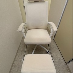 白い椅子の画像