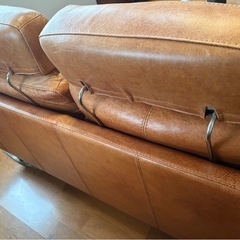 UNICO 革張り2人掛けソファの画像