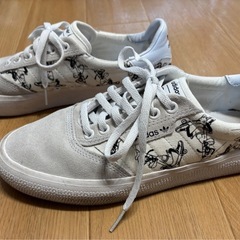 Disney スニーカー　25.5センチの画像
