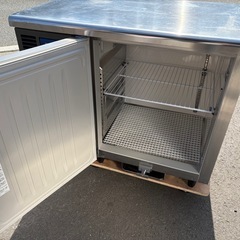 ☆中古品 ホシザキ業務用テーブル形冷蔵庫 RT-90MNF-K 2018年 156L 台下冷蔵庫 900ｘ600ｘ800ｍｍ 動作問題なし 厨房☆の画像