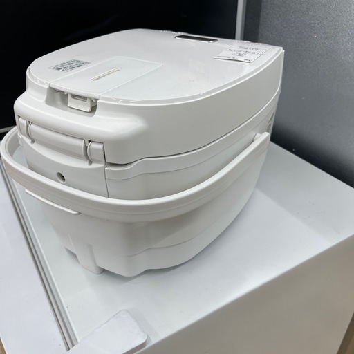 TOSHIBA トウシバ IH炊飯ジャー RC-10HR 2023年製 5.5合炊き 炊飯器 のご紹介です！