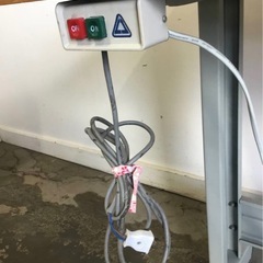 △ q 岐阜発/ BUTTON FASTENING MACHINE/ ボタン留め機/ QB/T1481/ 縫製機器/ 難あり/ モーター回転弱/ 現状品/ R8.2/12 △の画像