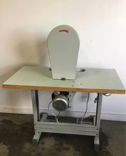 △ q 岐阜発/ BUTTON FASTENING MACHINE/ ボタン留め機/ QB/T1481/ 縫製機器/ 難あり/ モーター回転弱/ 現状品/ R8.2/12 △
