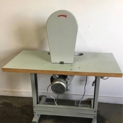 △ q 岐阜発/ BUTTON FASTENING MACHINE/ ボタン留め機/ QB/T1481/ 縫製機器/ 難あり/ モーター回転弱/ 現状品/ R8.2/12 △の画像