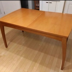 ダイニングテーブル　　幅広がりますの画像