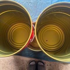 空のペール缶【モチュール】1つ400円の画像