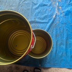 空のペール缶【モチュール】1つ400円の画像